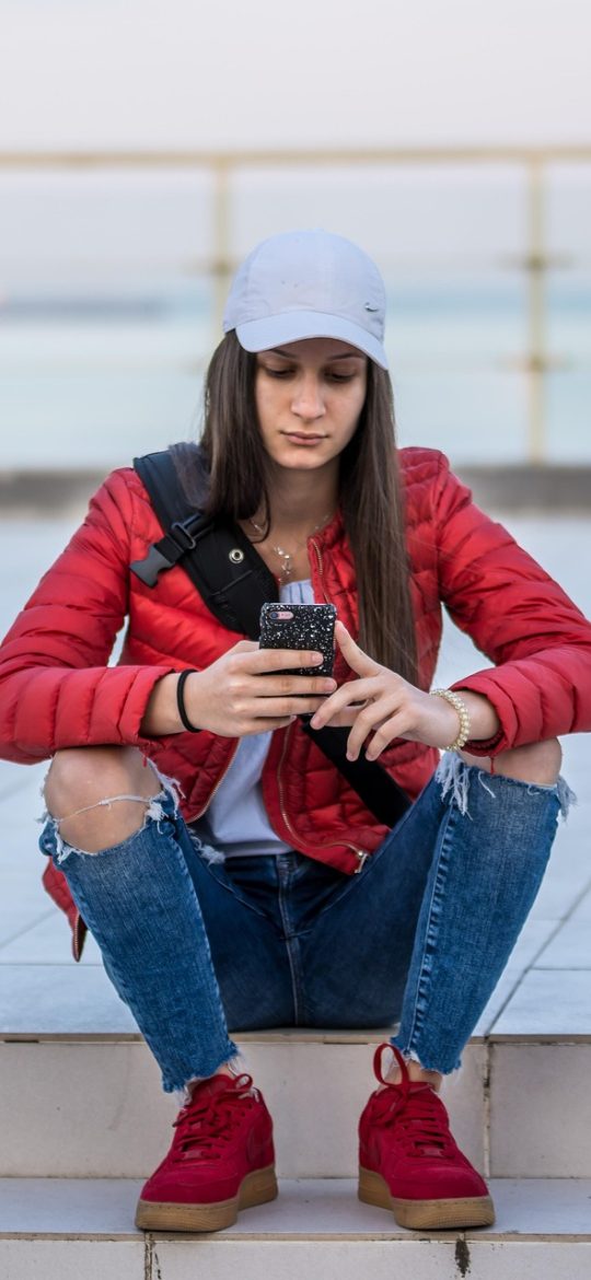 在线聊天网站 App 的聊天记录导出界面，可选择导出为纯文本或结构化文件并保存到手机本地